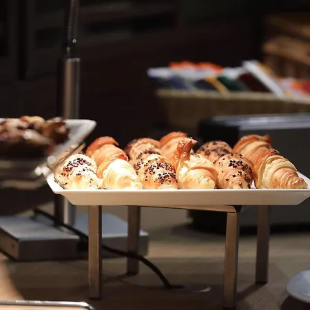 Courtyard By Marriott Wiesbaden-nordenstadt מלון